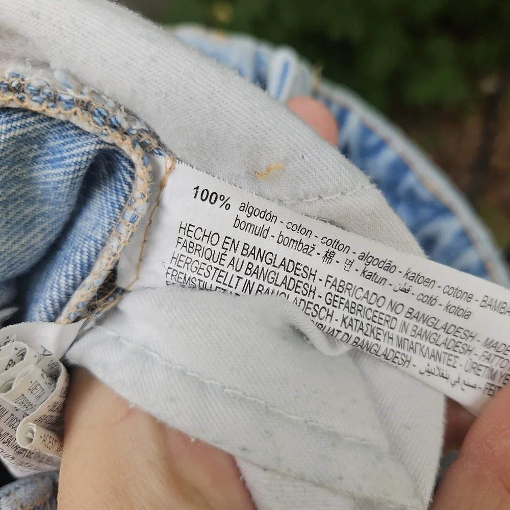 Zara light wash straight leg jeans with busted knee and raw hem size 2